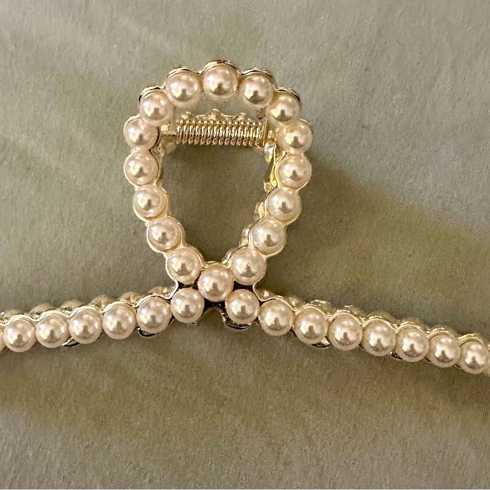 Pearl Embellished Hair Claw/Clip
